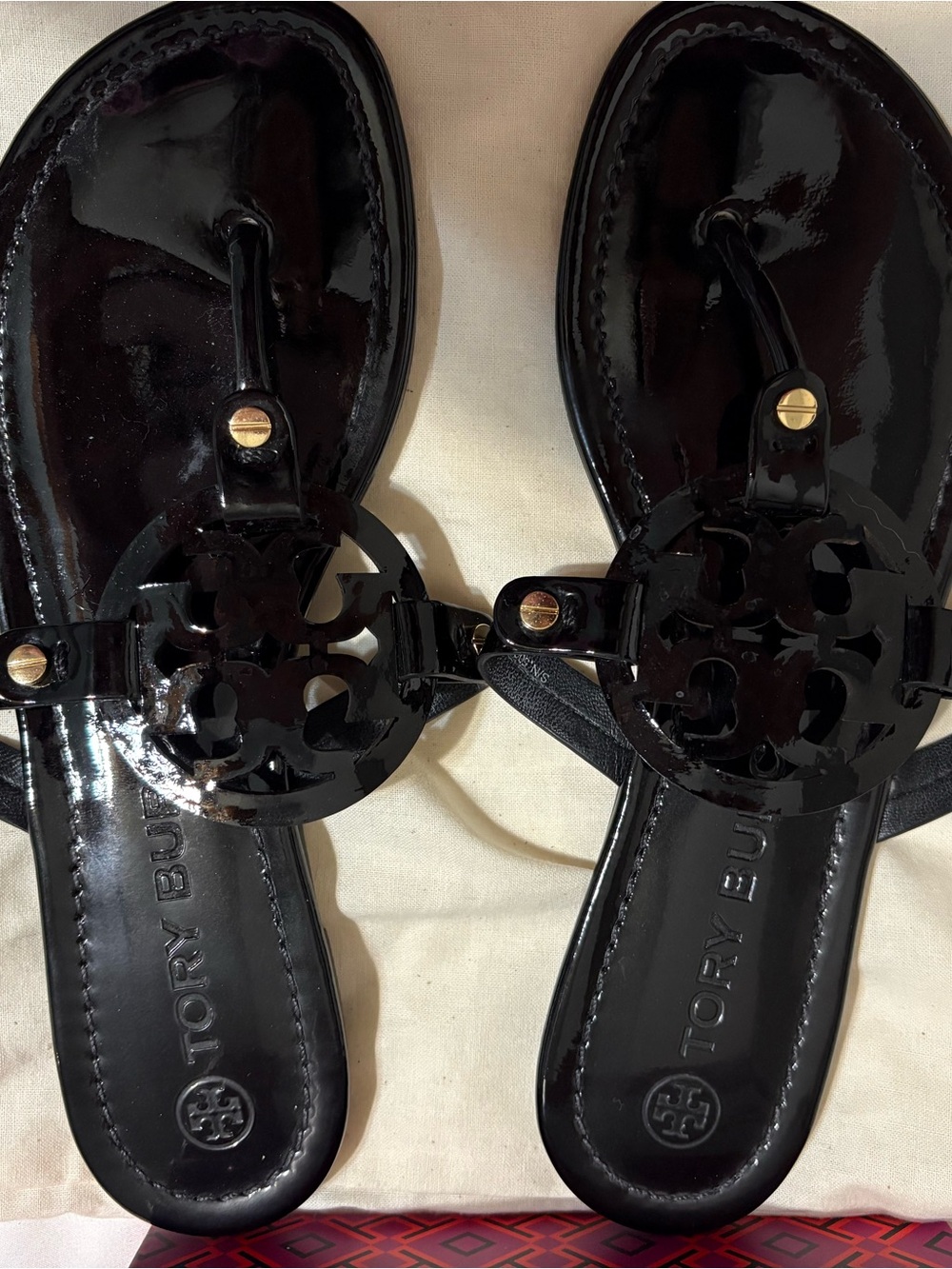 Tory Burch Black Patent Miller Logo Thong Sandals - Shiny Logo Medallion